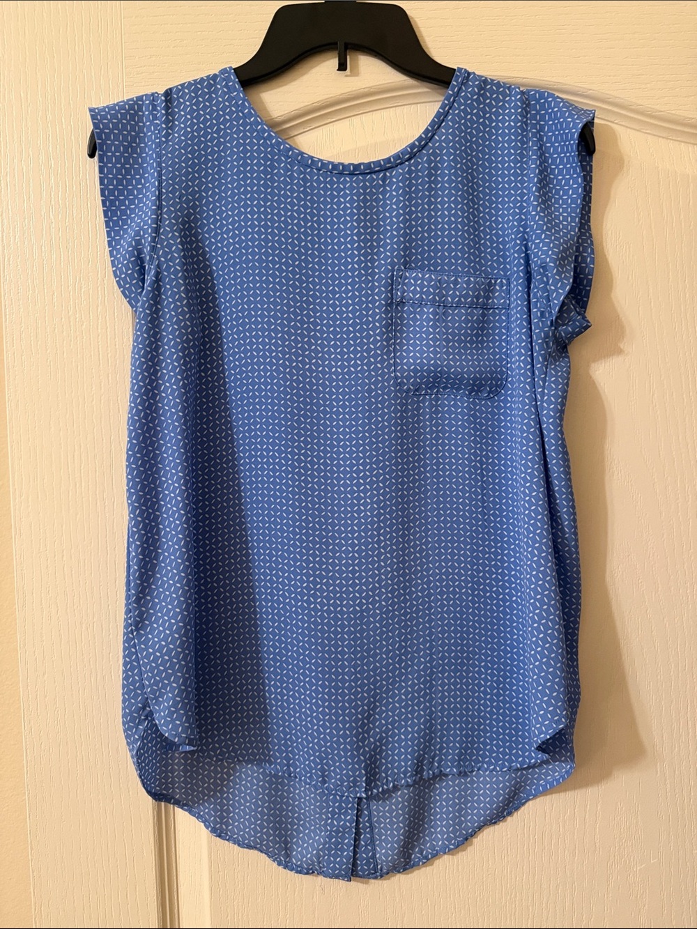 LOFT Blue Micro-Print Cap Sleeve Blouse with Buttons Down the Back